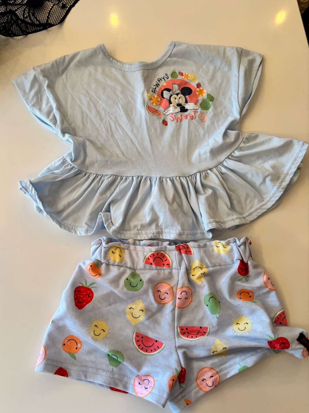 Minnie Mouse short and shirt set 4t